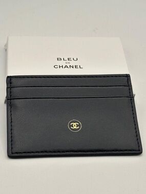 New CHANEL Leather BLEU DE CHANEL Card holder wallet with Gold Logo and Box